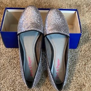 Pink & Pepper silver textured flats